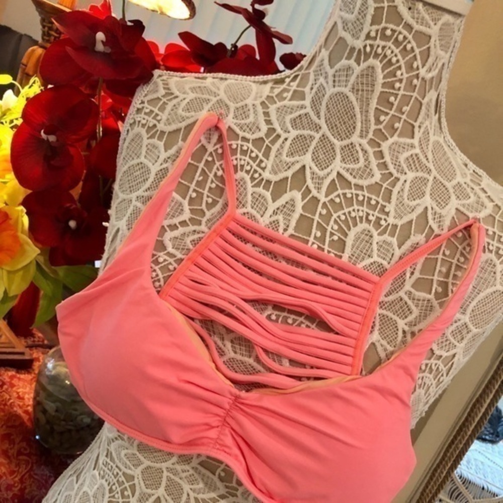 🌸Roxy Strappy Swimsuit Top🌴🏝
